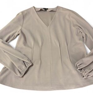 Ann Taylor Light Lilac Pleated V-Neck Top 
Size Large